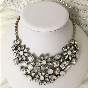 Sparkly white vintage gold necklace